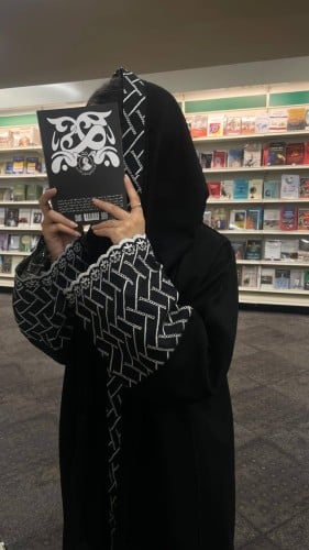 عباية سما باللون الأسود قماش كتان نص كلوش مع طرحة