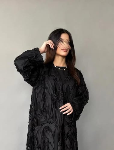 عبايه سوداء قماش فخم تور مبطن بقصه عاديه مع طرحه س...