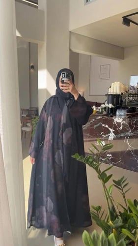 عبايه من قماش الشيفون المبطن بتدرجات مع طرحه شيفون