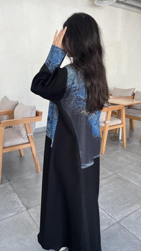عبايه سوداء من قماش الكريب قصه عاديه مع قماش لنن م...