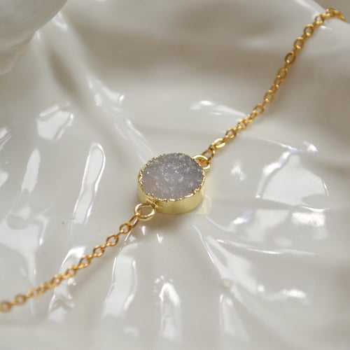 اسوارة راقية من الحجر المطلي بالذهب الصافي من مجمو...