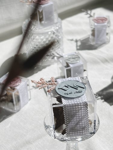 توزيعات آكام العود الفاخرة