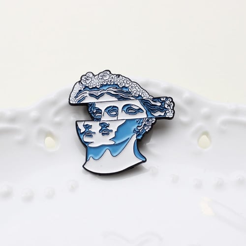 بن التمثال الروماني | Roman Statue Pin