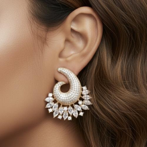 حلق لونا ذهبي