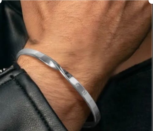 اسورة اكسيس