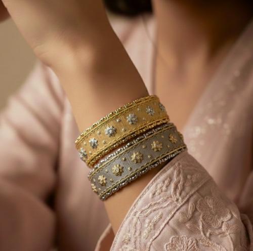 طقم بناجر مرصع بالورود