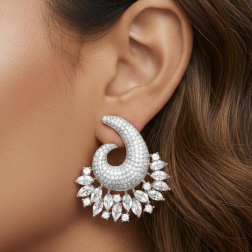 حلق لونا فضي