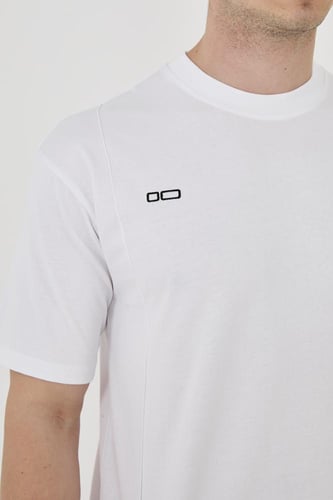 طقم أبيض بلوقو من الجنب