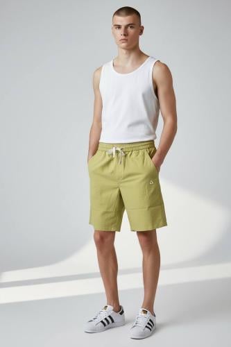 شورت خفيف فوق الركبة