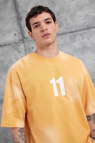 تيشيرت منقاوي قطني ناعم ببقع عشوائية بطباعة من الا...