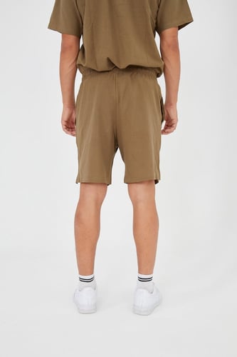 شورت زيتي من الكتان بخصر مزود بحبال