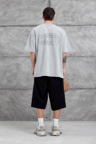 تيشيرت رصاصي بلمسات هادئه وقصه واسعة بكتابة "BRAND...