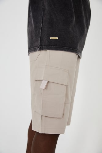 شورت كارجو بيج بخصر مزود بحبال