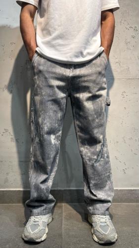 بنطلون واسع مموه بقطعة من الحبل في الجانب