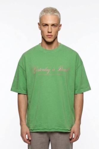 تيشرت قطني اوفر سايز قصة بوكس لون اخضر فاتح بكتابه...