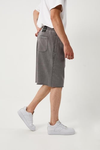 شورت قطني فيراني تحت الركبة بأطراف مقطعه