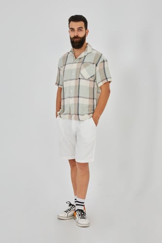 طقم قميص كتان كاروهات تيفاني مع شورت كتان أبيض