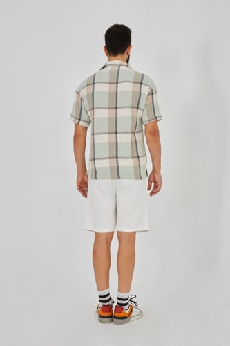 طقم قميص كتان كاروهات تيفاني مع شورت كتان أبيض