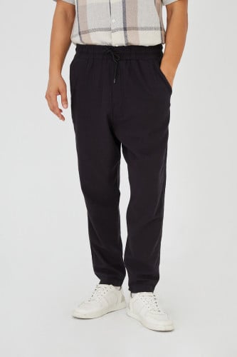 بنطال كتان أسود مزود بخصر مطاطي وحبل