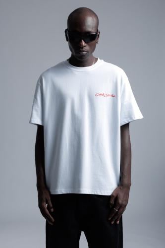 تيشيرت catch studio أبيض مزين بزهور من الخلف