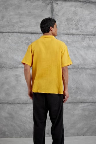 قميص موسلين أصفر أنيق بخفة ناعمة