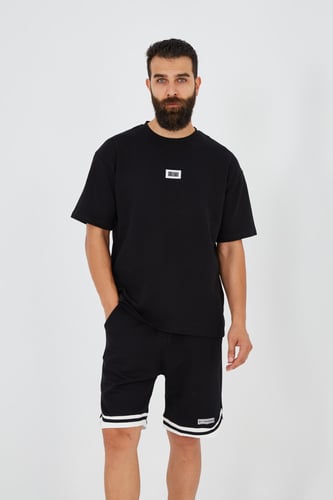 طقم شورت أسود بحواف بيضاء مزين بكتابة Don't ignore...