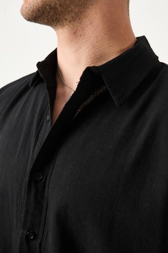 قميص أسود كتان صيفي، ياقة قلاب، بأزرار أمامية