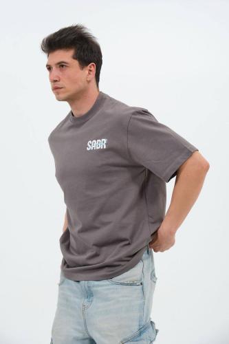 تيشيرت فيراني صيفي.. بنقشه سعوديه على كلمة صَبَر