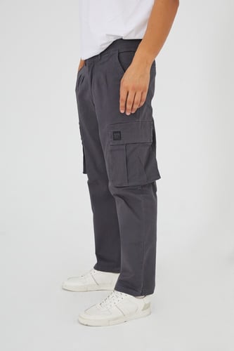 بنطال فيراني غامق كارجو مزين بيجيوب من الجنب