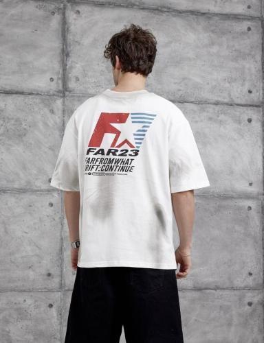 تيشيرت مميز ببقع سوداء ورسمة على شكل نجمة