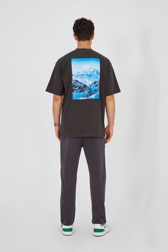 تيشيرت فيراني اوفر سايز بطبعة جبال الهمالايا من ال...