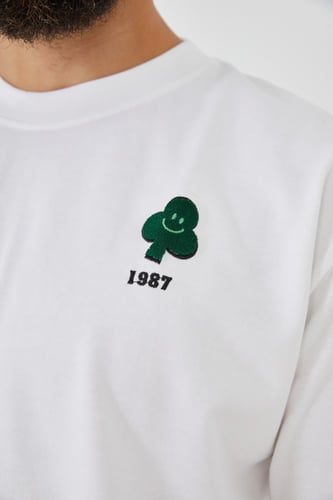 تيشيرت أبيض بكتابة 1987