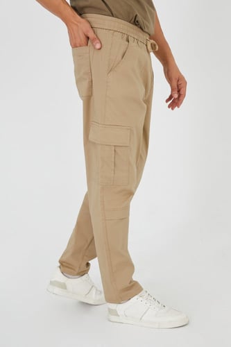 بنطال كارجو بيج مزين بجيوب من الجنب