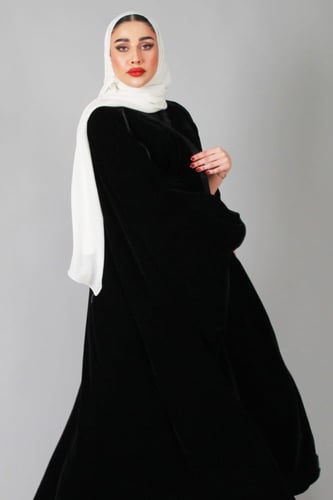 عباية مخمل اسود