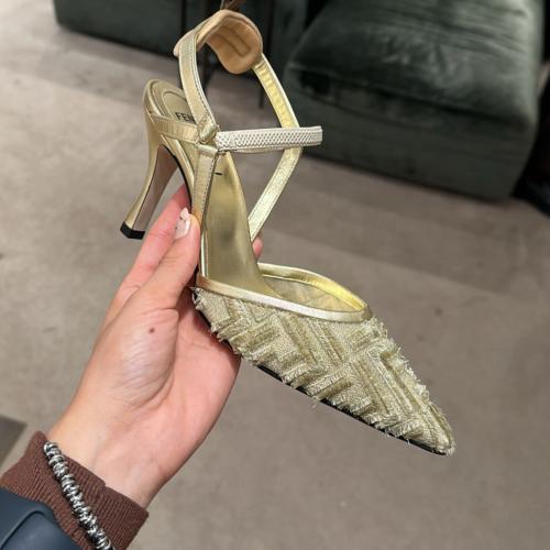 هيلز فندي مقاس 40