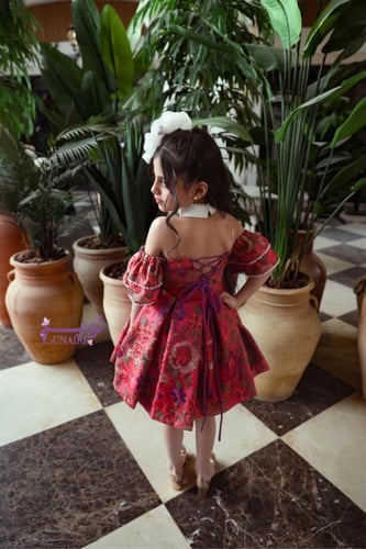 فستان بتطريزات ورد فاخره