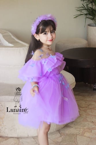 فستان الفراشات مع إكسسوار الشعر