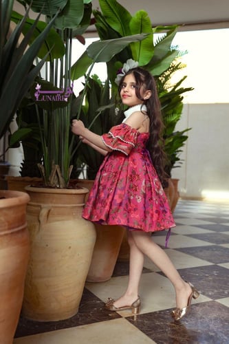 فستان بتطريزات ورد فاخره