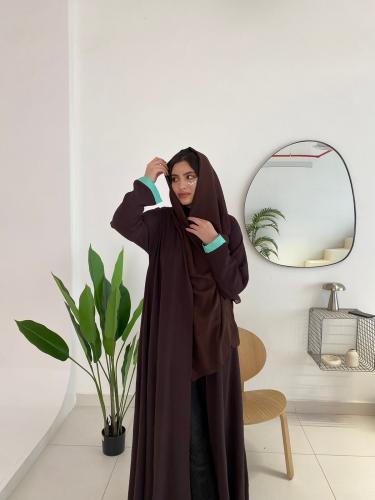 عباية كلوش كريب قصة ظهر مشجرة وأكمام بأطراف ملونة
