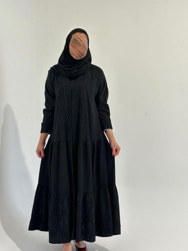 عباية قصة رفلز لون العبايه اسود
