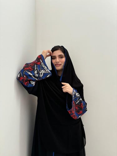 عباية قصة كلوش نوع القماش كريب