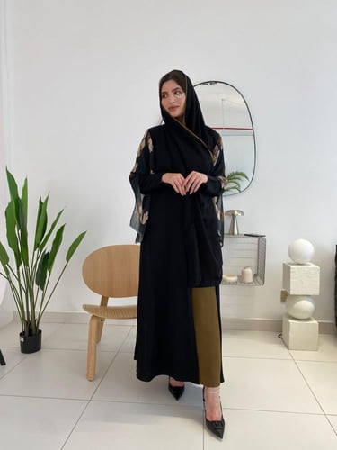 عباية كلوش كريب بأكمام واسعة مشجرة