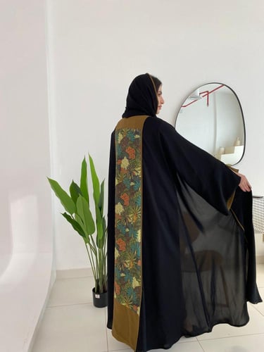 عباية كلوش كريب قصة ظهر مشجرة وأكمام واسعة