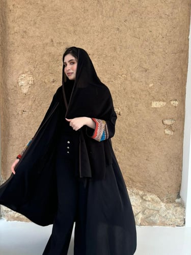 عباية قصة كلوش نوع القماش كريب وممكم تغير لون العب...