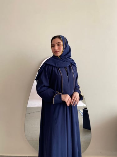 عباية قصة كلوش نوع القماش كريب مع طباعة رسمة غزالة...