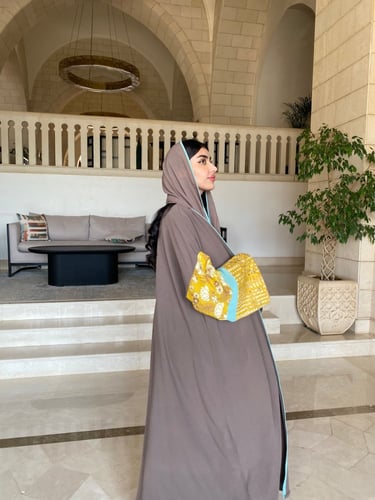 عباية كلوش كريب بأكمام مزخرفة فخمة