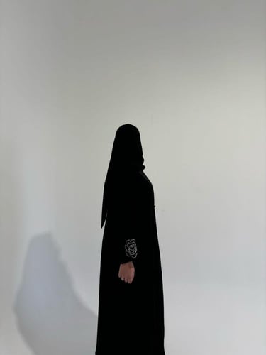 عباية قصة كلوش نوع القماش كريب ملكي مع شك ع طرف ال...
