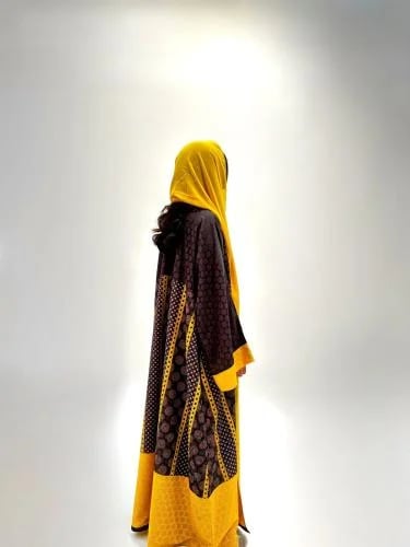 Abaya half Beshṭ fabric Rakamah with a modern classic look