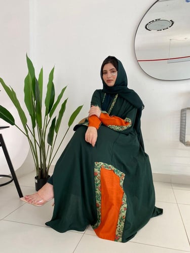 عباية قصة كلوش نوع القماش كريب