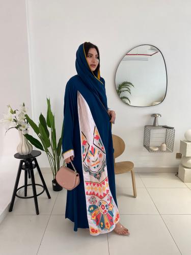 عبايه زرقاء قصة كلوش نوع القماش كريب